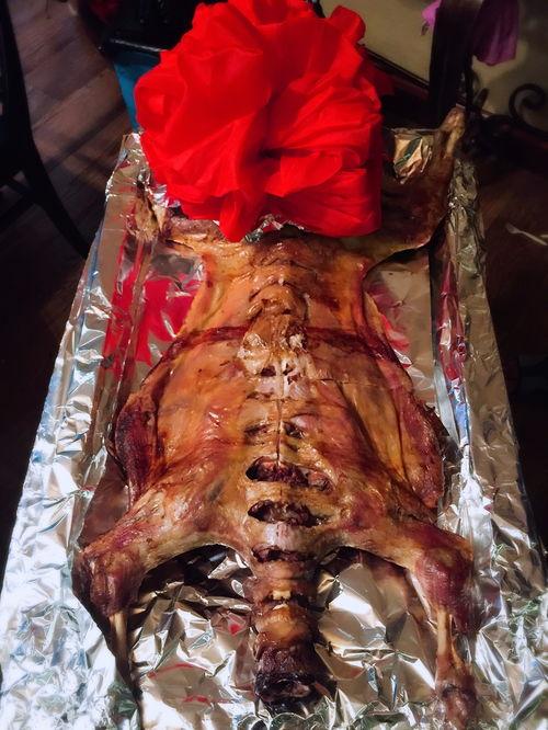 带你吃瓜 烤全羊,带你领略烤全羊的独特风味与美食之旅