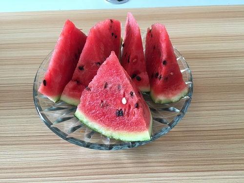 天热请吃瓜,清凉一“瓜”解暑趣