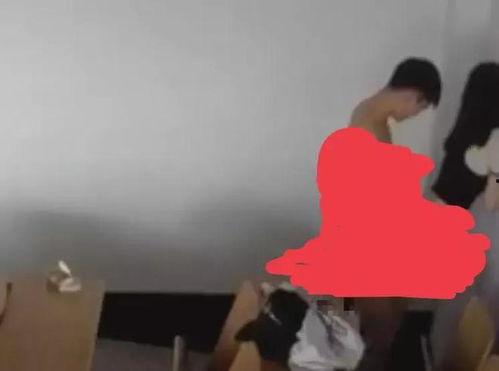 大学教室吃瓜事件